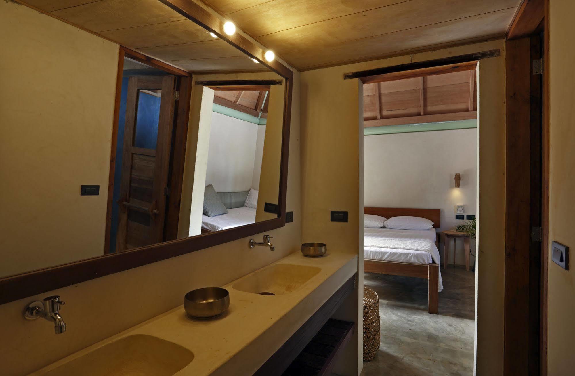 Bravo Beach Resort General Luna  Eksteriør billede